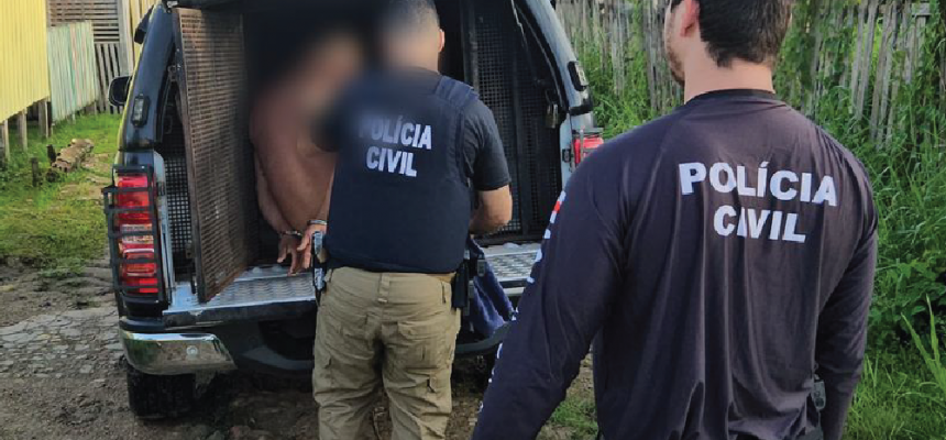 A Polícia Civil do Amazonas (PC-AM), por meio das 49ª e 52ª Delegacias Interativas de Polícia (DIPs) de Amaturá e São Paulo de Olivença (a 909 e 985 quilômetros de Manaus, respectivamente), cumpriu, nesta quinta-feira (24/04), mandado de prisão preventiva de um homem, 38, investigado por estupro contra uma mulher, de 31 anos.