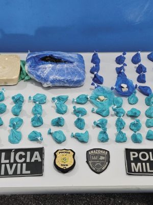 A Polícia Civil do Amazonas (PC-AM), por meio da 49ª Delegacia Interativa de Polícia (DIP) de Amaturá (a 909 quilômetros de Manaus), em ação integrada com a Polícia Militar do Amazonas (PMAM), prendeu em flagrante, na quinta-feira (15/05), Elson Ferreira Lima, de 44 anos, com mais de dois quilos de entorpecentes, entre maconha e pasta base de cocaína.