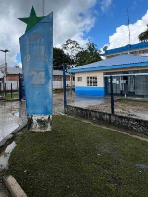 Garantir melhores condições operacionais para os agentes da 49ª Delegacia Interativa de Polícia Civil (DIP) do município. Este é o objetivo do Ministério Público do Amazonas (MPAM), via Promotoria de Justiça de Amaturá, com a Recomendação nº 003/2025, que propõe a realização de um levantamento técnico e a destinação de armamentos mais adequados para a atuação da unidade.